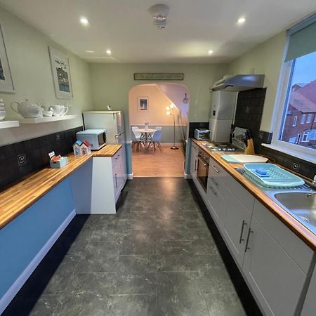 Lighthouse View, One Min From Harbour & Beach Apartamento Scarborough Exterior foto