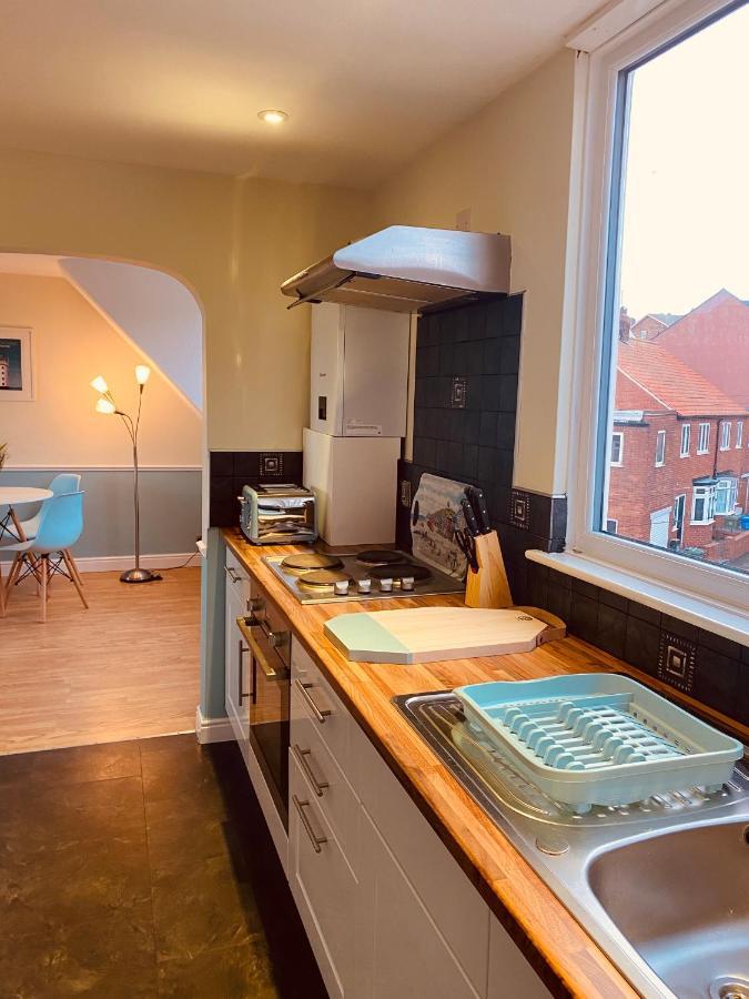 Lighthouse View, One Min From Harbour & Beach Apartamento Scarborough Exterior foto