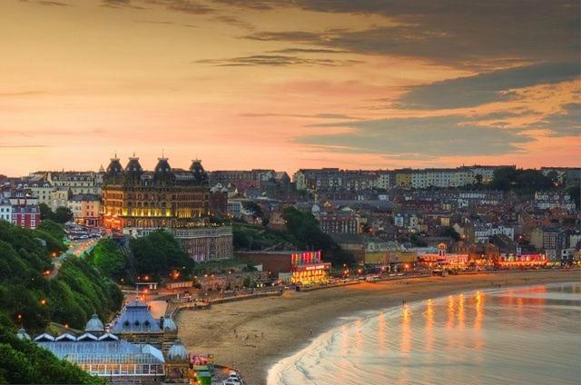 Lighthouse View, One Min From Harbour & Beach Apartamento Scarborough Exterior foto