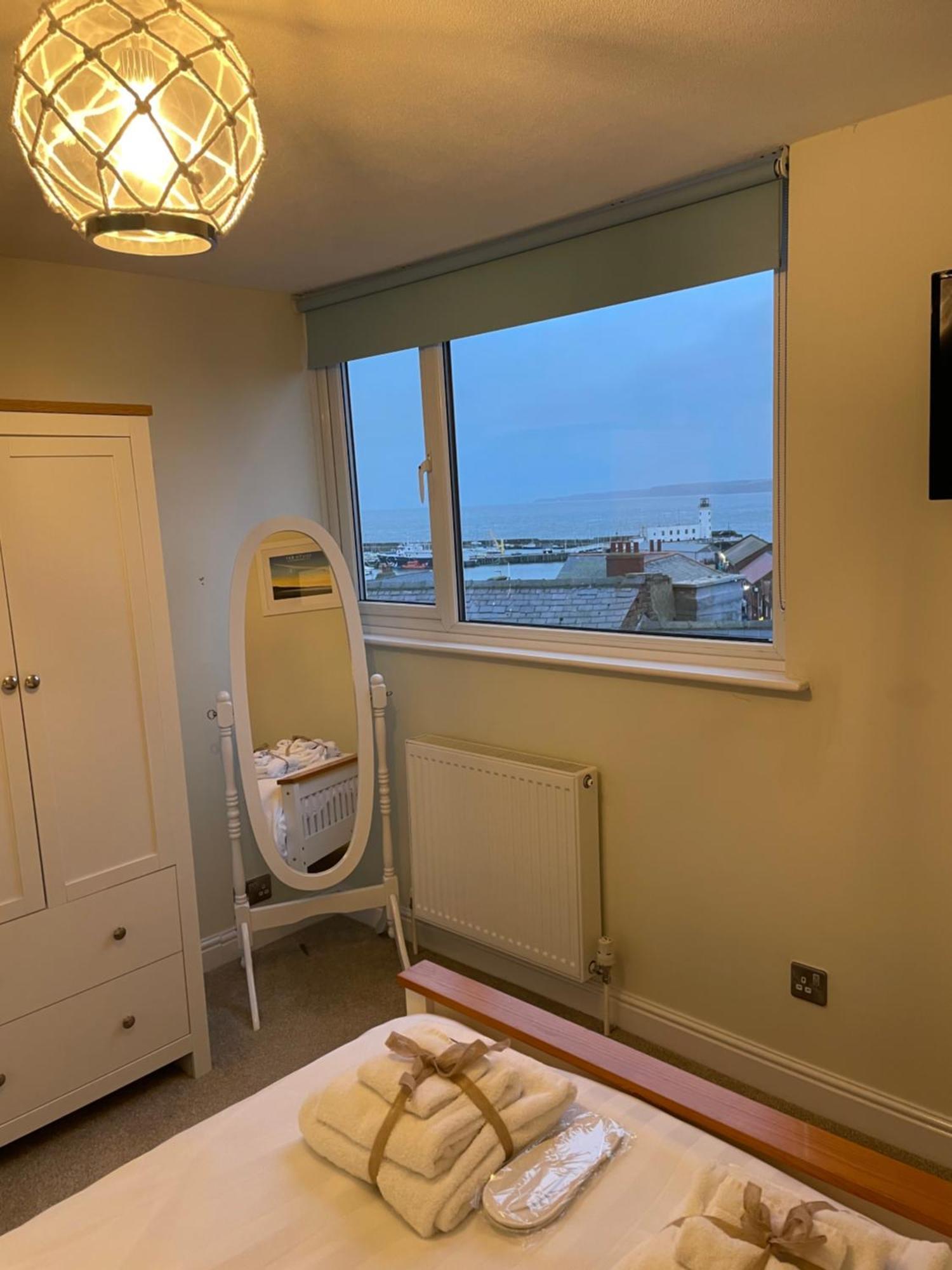 Lighthouse View, One Min From Harbour & Beach Apartamento Scarborough Exterior foto
