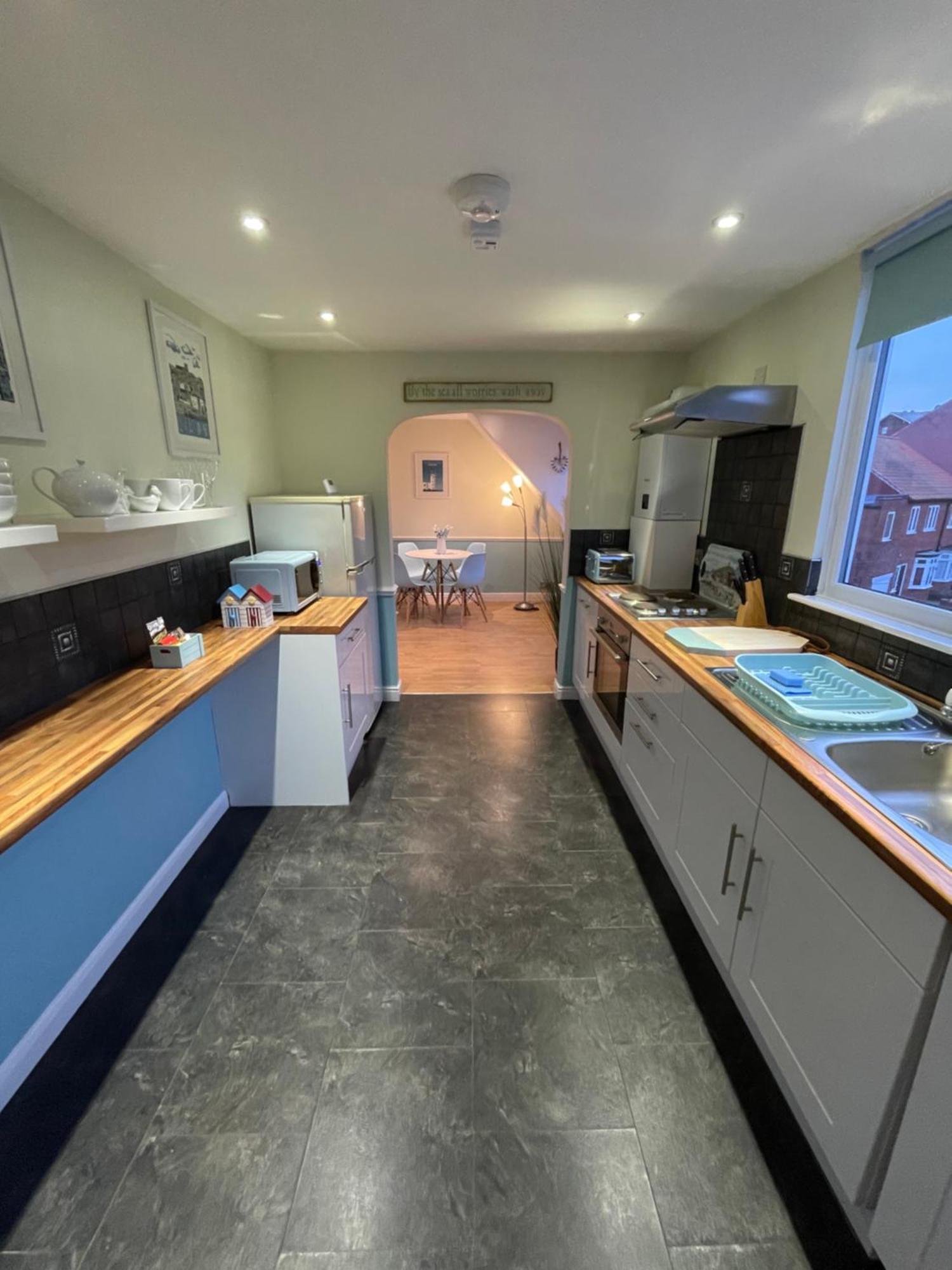 Lighthouse View, One Min From Harbour & Beach Apartamento Scarborough Exterior foto